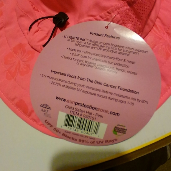 Sun hat fits most ages 3-10 - Picture 2 of 5